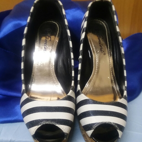 Zebra Black/White Wedge - Picture 3 of 5